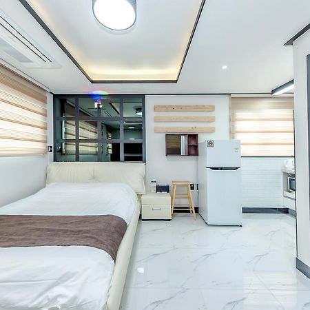 Jeju Skyhill Pension Согвипхо Экстерьер фото