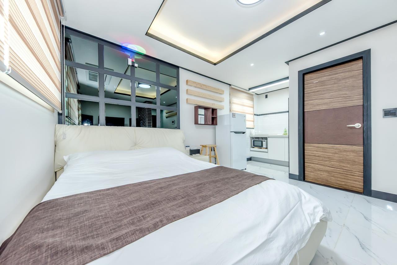 Jeju Skyhill Pension Согвипхо Экстерьер фото