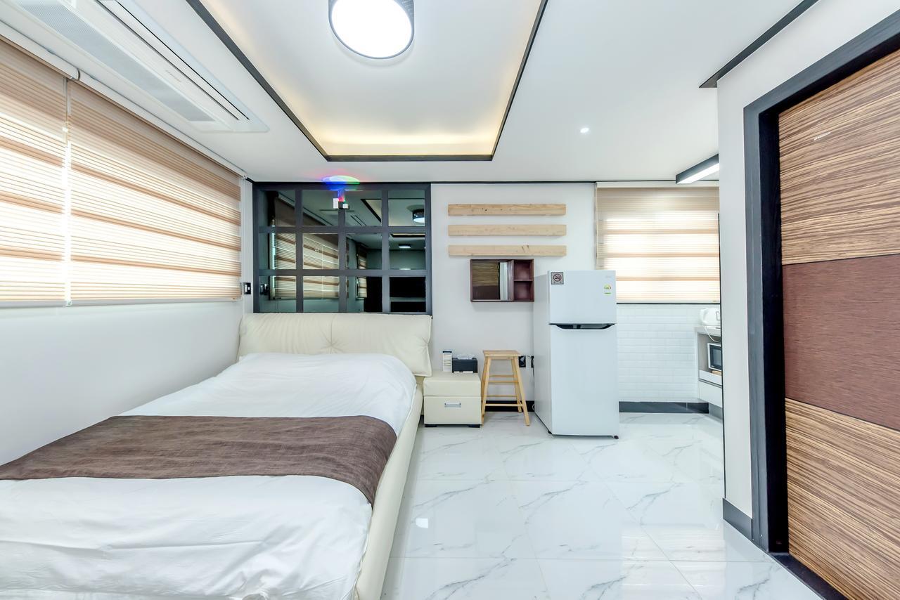 Jeju Skyhill Pension Согвипхо Экстерьер фото
