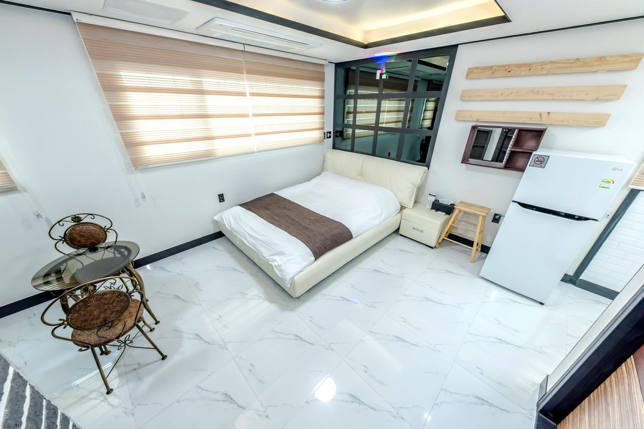 Jeju Skyhill Pension Согвипхо Экстерьер фото