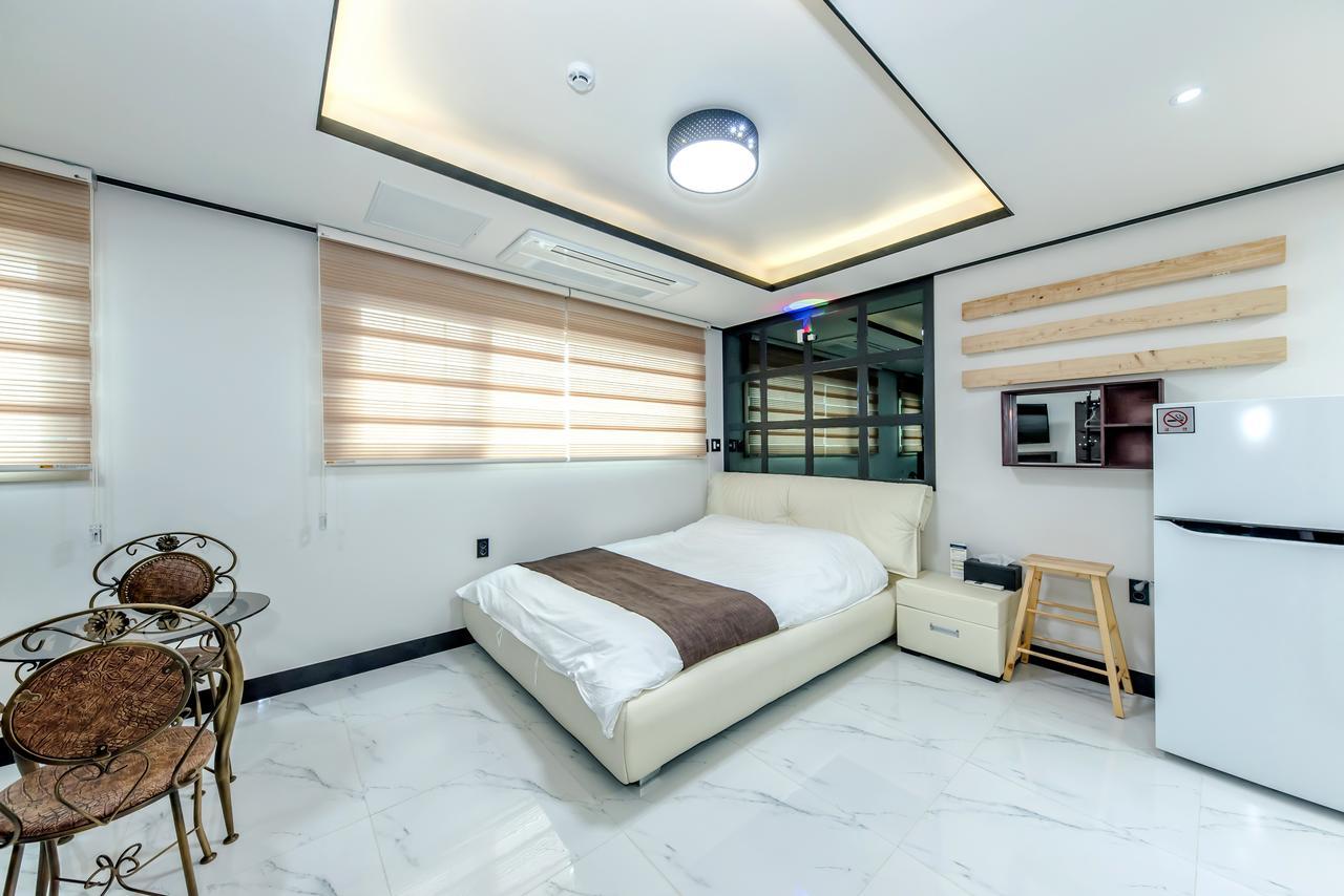 Jeju Skyhill Pension Согвипхо Экстерьер фото