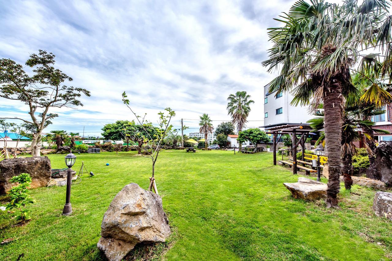 Jeju Skyhill Pension Согвипхо Экстерьер фото
